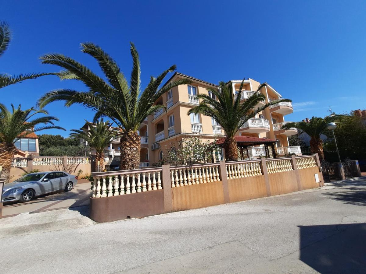 Apartments Canaria Pula Luaran gambar