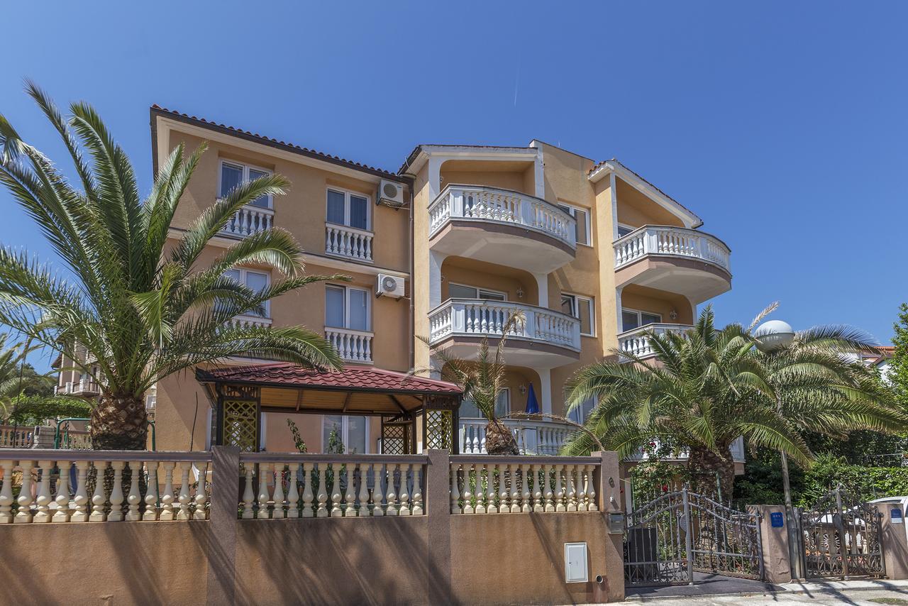 Apartments Canaria Pula Luaran gambar