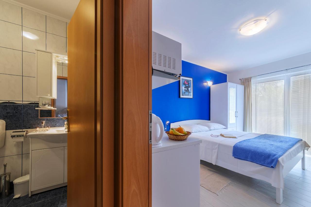 Apartments Canaria Pula Luaran gambar