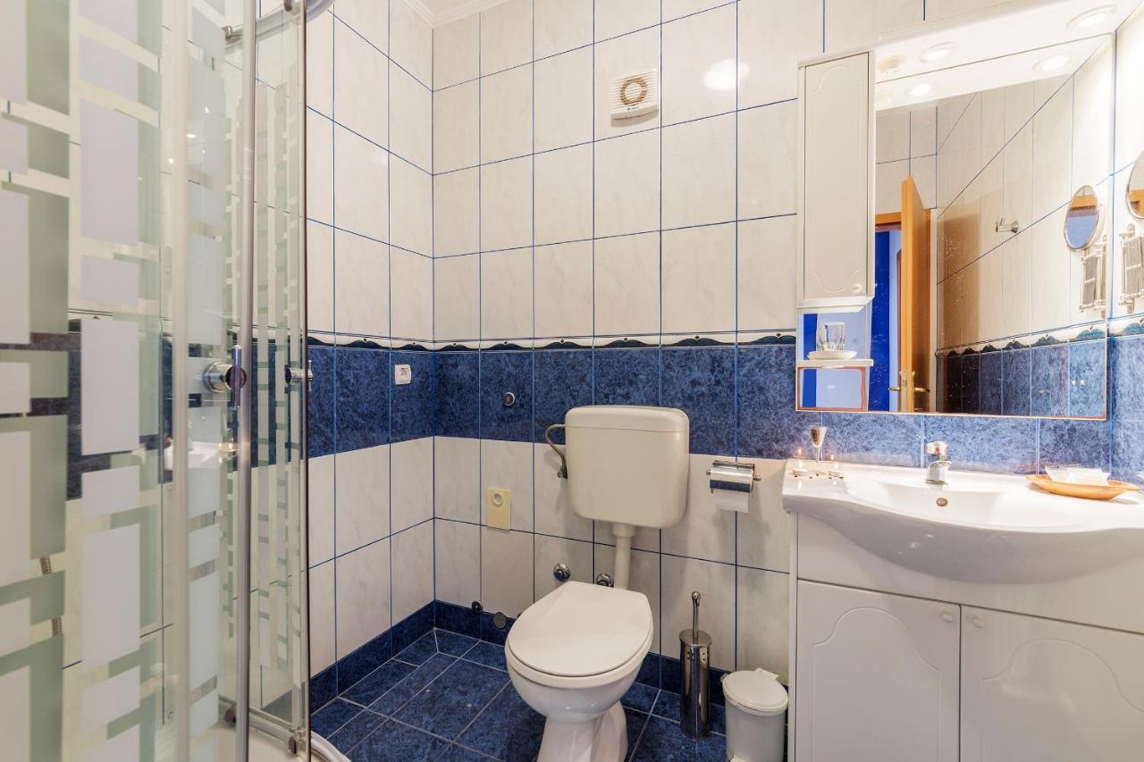 Apartments Canaria Pula Luaran gambar