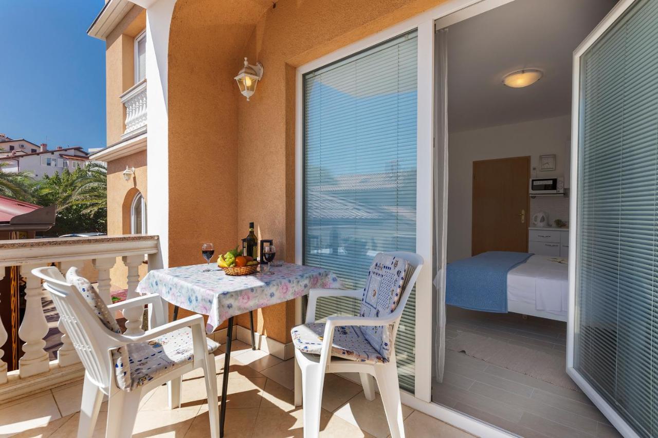 Apartments Canaria Pula Luaran gambar