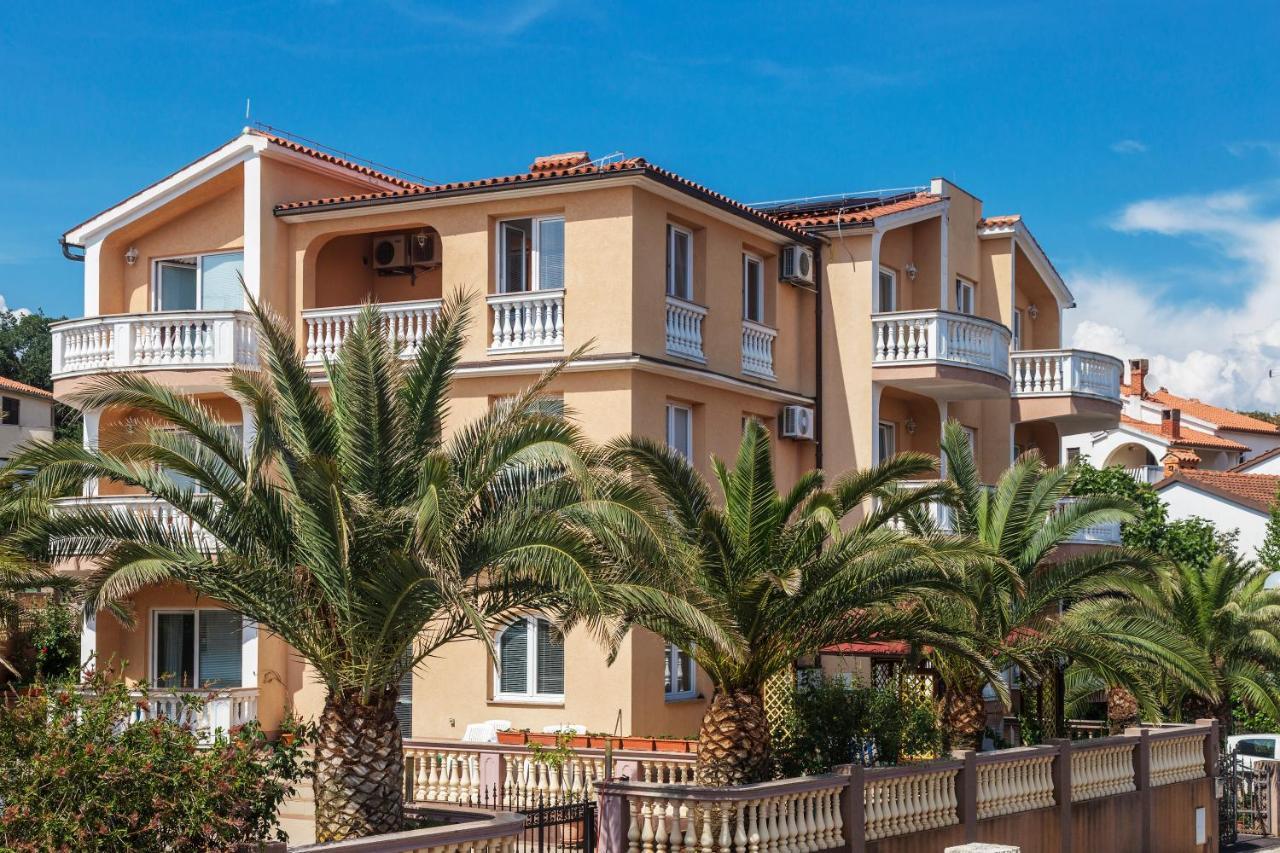 Apartments Canaria Pula Luaran gambar