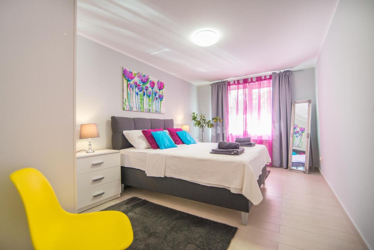 Apartments Canaria Pula Luaran gambar