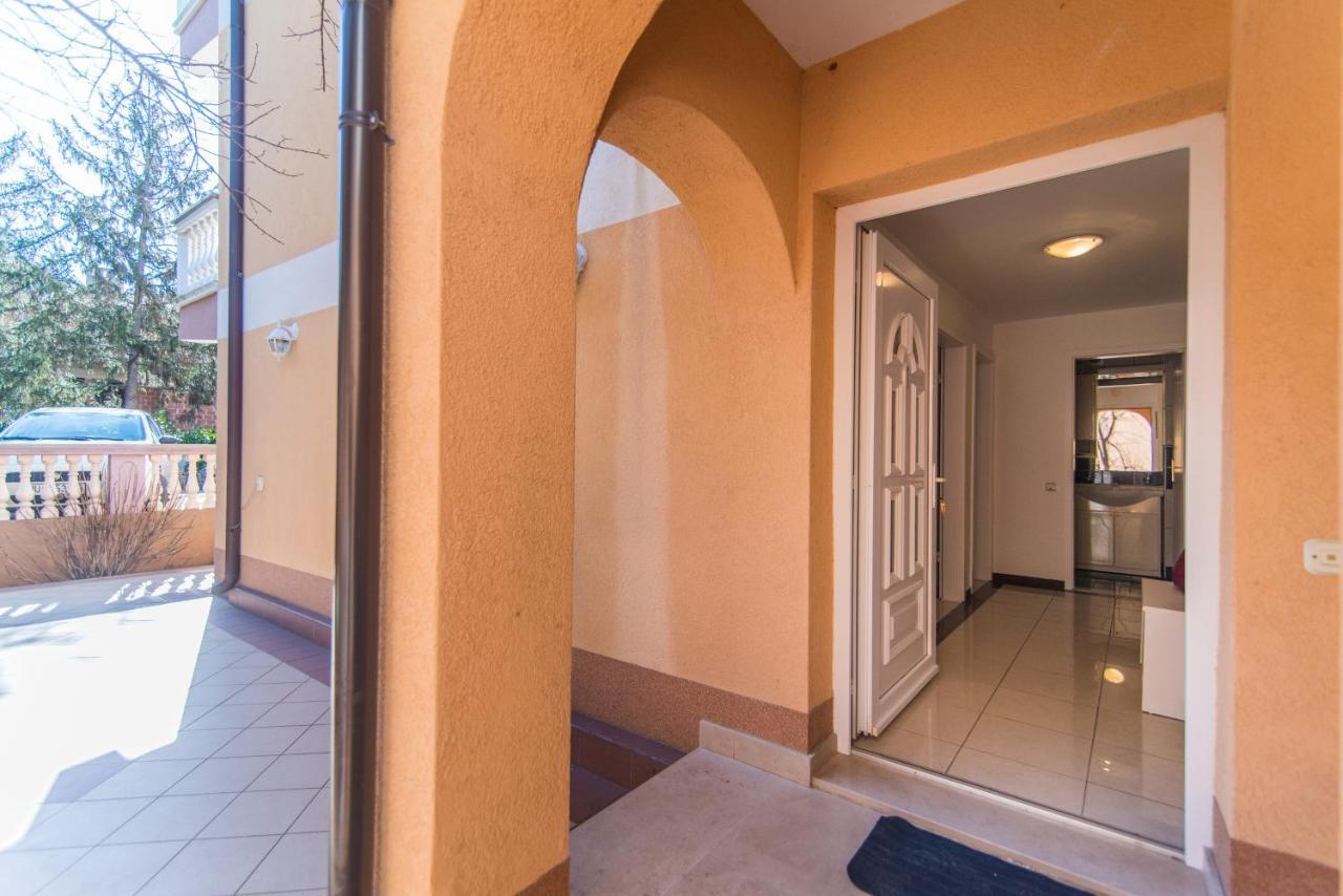 Apartments Canaria Pula Luaran gambar